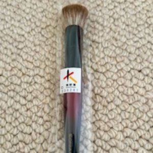 SONIA G. FUSION SERIES -- CLASSIC BASE BRUSH